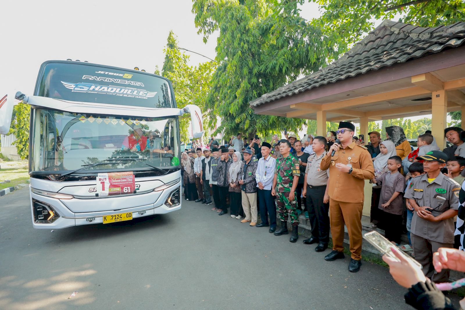 Bupati Klaten Lepas Keberangkatan Jamaah Calon Haji Kloter 61
