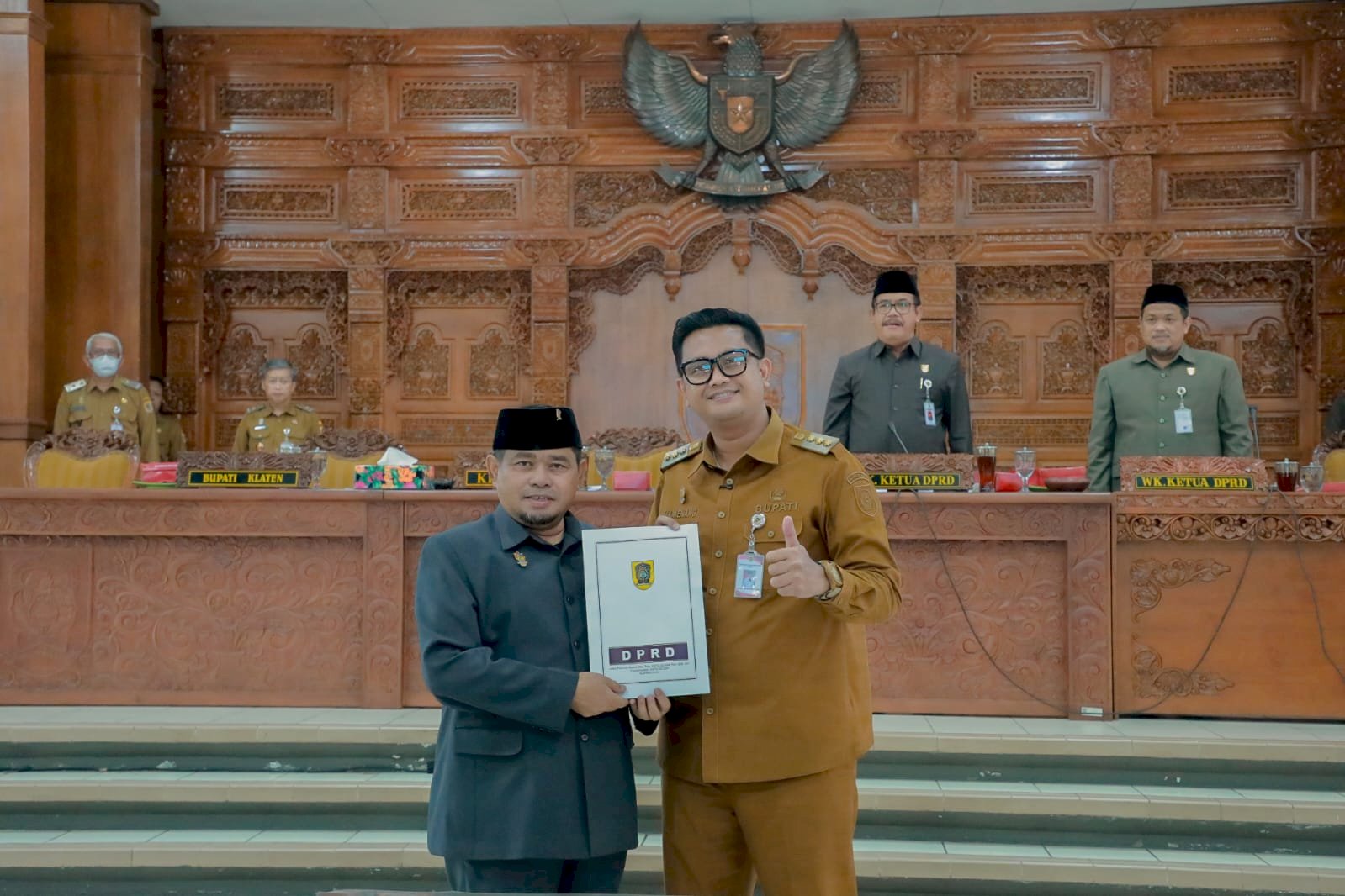 Bupati Klaten Hadiri Rapat Paripurna DPRD, Dua Raperda tentang Pemerintahan Desa Disetujui Bersama