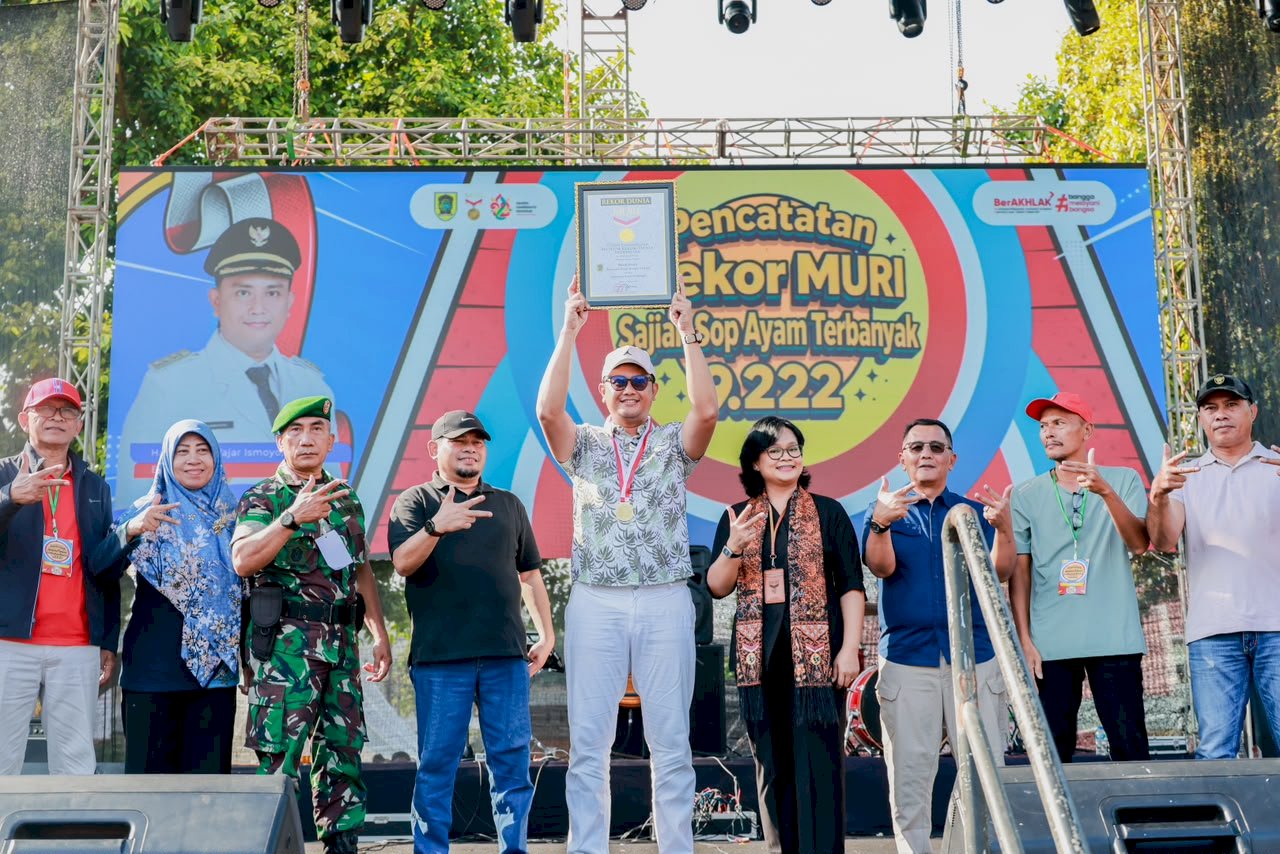 Klaten Pecahkan Rekor Dunia MURI Sajian 9.222 Porsi Sop Ayam