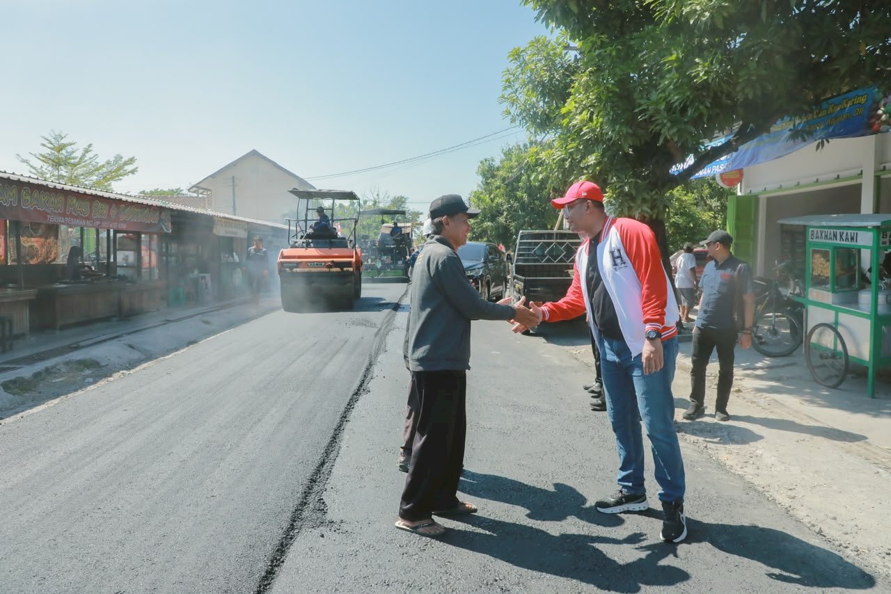 Bupati Klaten Cek Pengaspalan Jalan Kalikebo, Ditargetkan Segera Selesai