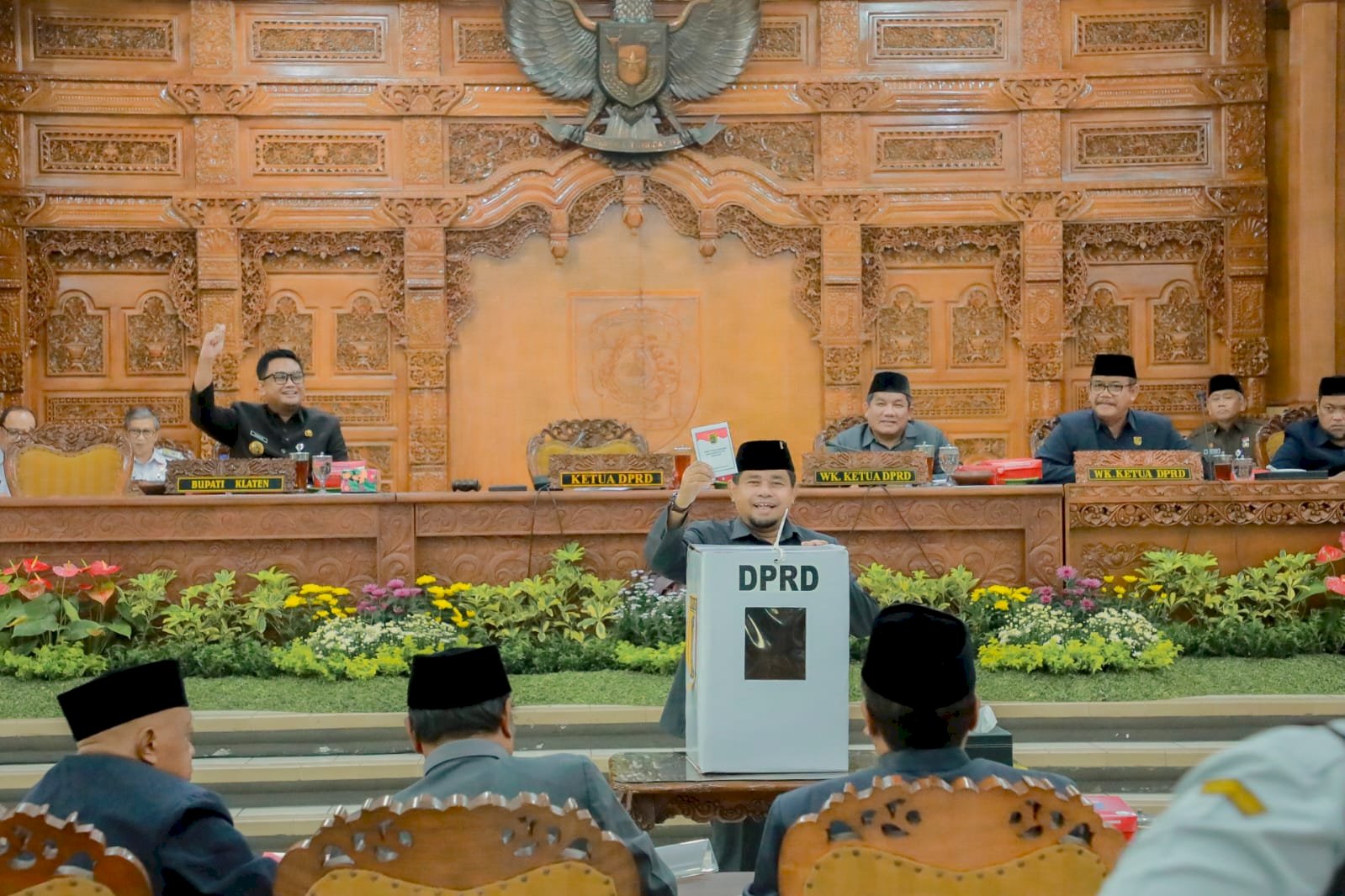 Bupati Klaten Saksikan Rapat Paripurna Pemungutan dan Perhitungan Suara Calon Wakil Bupati, Mahanni Yulindha Pratiwi Terpilih
