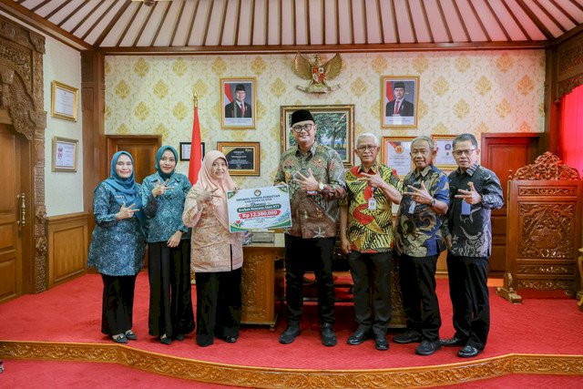 TP PKK dan Dharma Wanita Klaten Serahkan Bantuan untuk Korban Gempa Bumi NTT