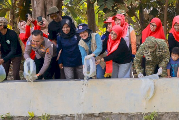Aksi Bersih Sungai di Buntalan, Plt Bupati Klaten Ajak Masyarakat Jaga Kelestarian Sungai